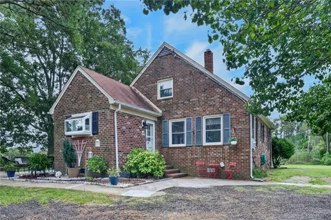 Exterior - 1008 Beach Rd, Hampton, VA 23664 photo 10 of 13