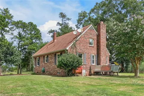 Exterior - 1008 Beach Rd, Hampton, VA 23664 photo 11 of 13