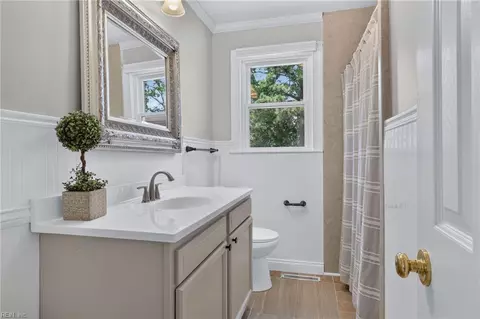 Bath - 1008 Beach Rd, Hampton, VA 23664 photo 1 of 2