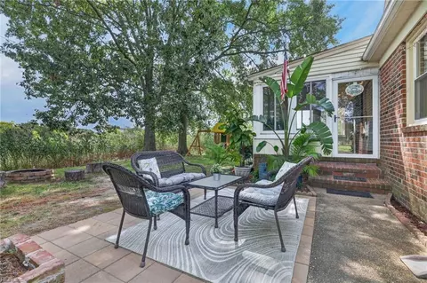 Exterior - 1008 Beach Rd, Hampton, VA 23664 photo 4 of 13