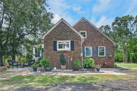 Exterior - 1008 Beach Rd, Hampton, VA 23664 photo 1 of 13