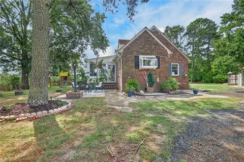 Exterior - 1008 Beach Rd, Hampton, VA 23664 photo 12 of 13