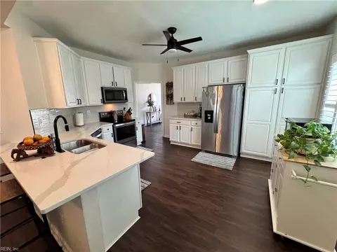 Kitchen - 2600 Einstein Dr, Virginia Beach, VA 23456 photo 2 of 3