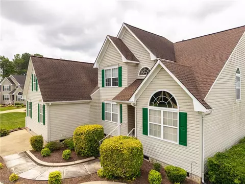 Exterior - 2 Egret Cir, Hampton, VA 23666 photo 7 of 10