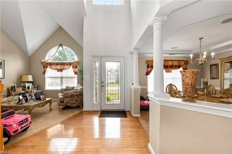 Entry Way - 2 Egret Cir, Hampton, VA 23666 photo 2 of 2