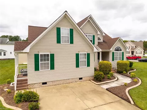 Exterior - 2 Egret Cir, Hampton, VA 23666 photo 4 of 10