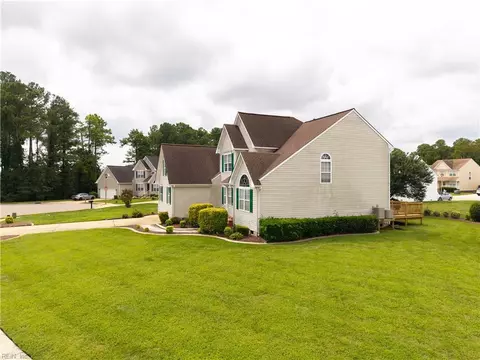 View/Area - 2 Egret Cir, Hampton, VA 23666 photo 2 of 19
