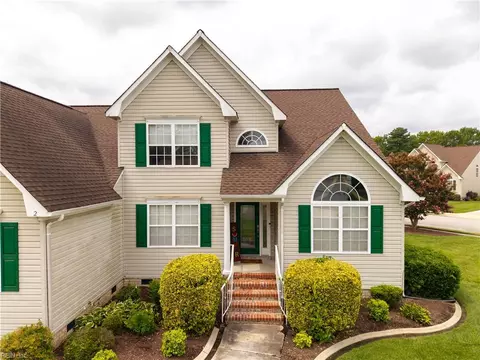 Exterior - 2 Egret Cir, Hampton, VA 23666 photo 6 of 10