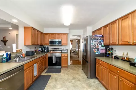 Kitchen - 2 Egret Cir, Hampton, VA 23666 photo 1 of 2