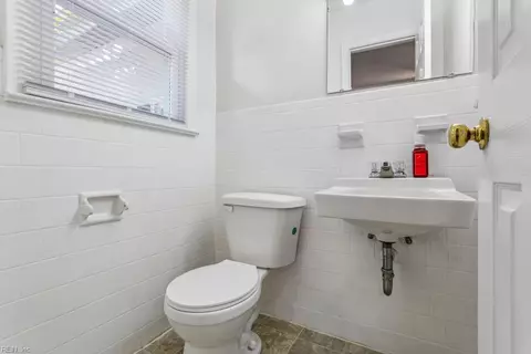 Bath - 108 Raymond Dr, Hampton, VA 23666 photo 3 of 5