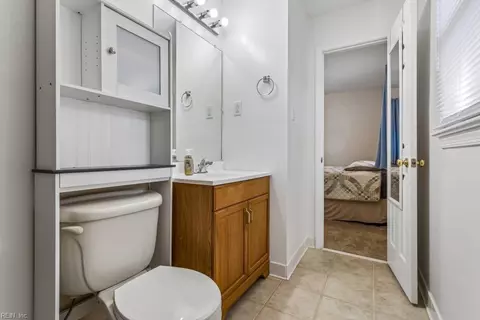 Bath - 108 Raymond Dr, Hampton, VA 23666 photo 2 of 5