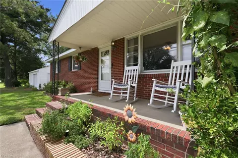 Exterior - 424 Shell Rd, Chesapeake, VA 23323 photo 3 of 8