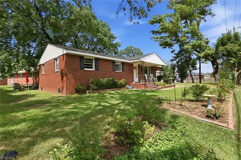Exterior - 424 Shell Rd, Chesapeake, VA 23323 photo 7 of 8