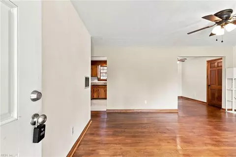 Living - 424 Shell Rd, Chesapeake, VA 23323 photo 1 of 6