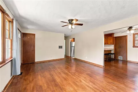 Living - 424 Shell Rd, Chesapeake, VA 23323 photo 6 of 6