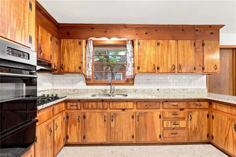 Kitchen - 424 Shell Rd, Chesapeake, VA 23323 photo 3 of 4