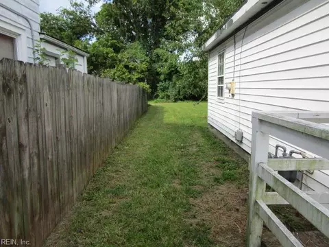 Exterior - 262 Lee St, Hampton, VA 23669 photo 2 of 3