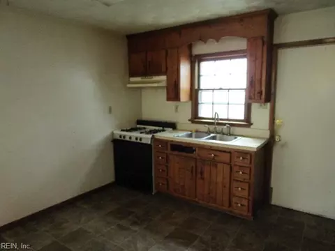Kitchen - 262 Lee St, Hampton, VA 23669 photo 1 of 1