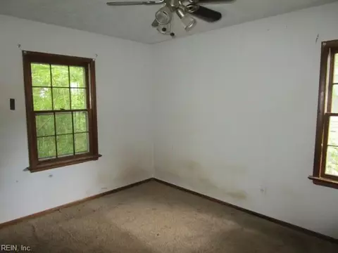 Bedroom - 262 Lee St, Hampton, VA 23669 photo 3 of 4
