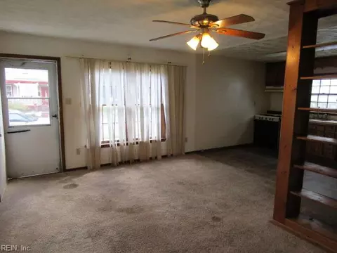 Living - 262 Lee St, Hampton, VA 23669 photo 3 of 3