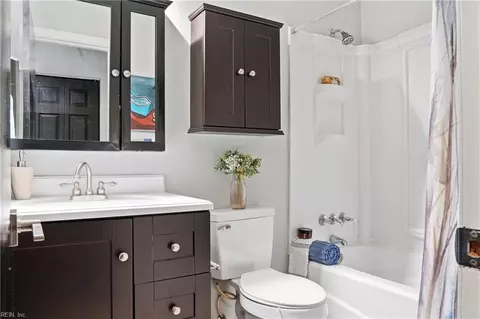 Bath - 4 Valor Pl, Hampton, VA 23669 photo 3 of 3