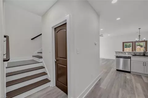 Entry Way - 207 N 7th St, Suffolk, VA 23434 photo 4 of 9