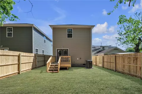 Exterior - 207 N 7th St, Suffolk, VA 23434 photo 5 of 8