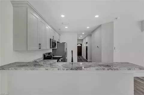 Entry Way - 207 N 7th St, Suffolk, VA 23434 photo 6 of 9