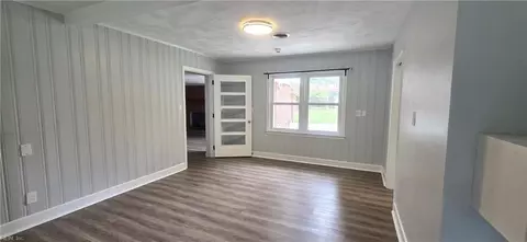 Living - 1527 Eagle Ave, Norfolk, VA 23518 photo 4 of 9