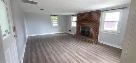 Living - 1527 Eagle Ave, Norfolk, VA 23518 photo 6 of 9