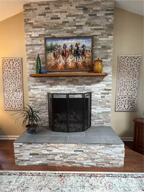 Living - 203 Manassas Ct, Hampton, VA 23669 photo 3 of 4