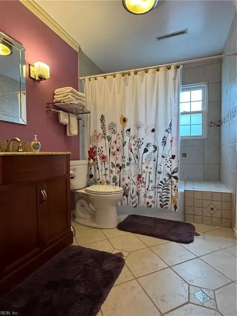 Bath - 203 Manassas Ct, Hampton, VA 23669 photo 4 of 7