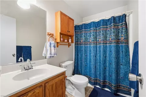 Bath - 104 Springdale Way, Hampton, VA 23666 photo 2 of 4