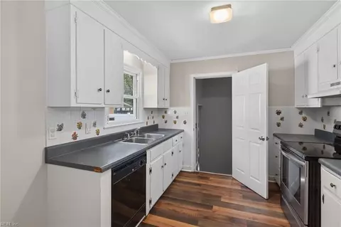 Kitchen - 18 Haley Dr, Hampton, VA 23661 photo 2 of 3