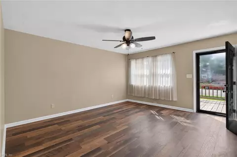 Living - 18 Haley Dr, Hampton, VA 23661 photo 3 of 7