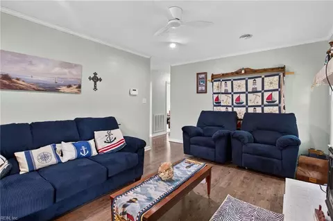 Living - 15 Patriot Cres, Hampton, VA 23666 photo 2 of 3