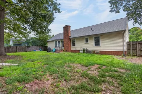 Exterior - 15 Patriot Cres, Hampton, VA 23666 photo 5 of 6