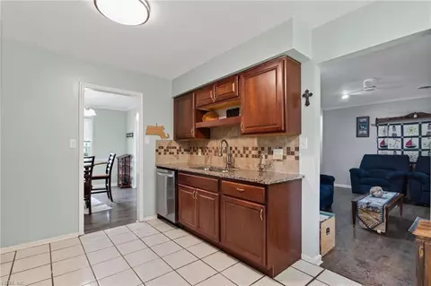 Kitchen - 15 Patriot Cres, Hampton, VA 23666 photo 3 of 4