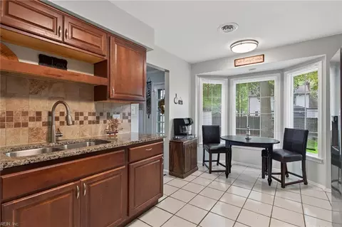 Kitchen - 15 Patriot Cres, Hampton, VA 23666 photo 2 of 4