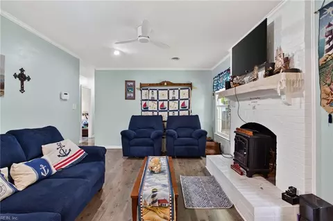 Living - 15 Patriot Cres, Hampton, VA 23666 photo 1 of 3