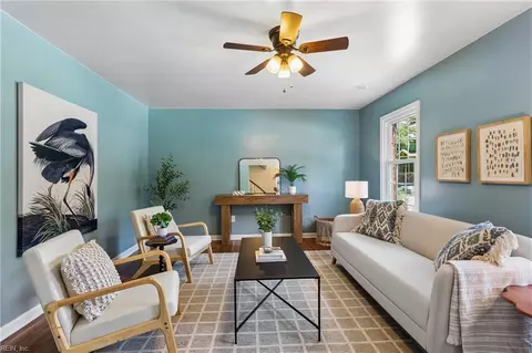 9 Hansom Dr, Poquoson, VA 23662