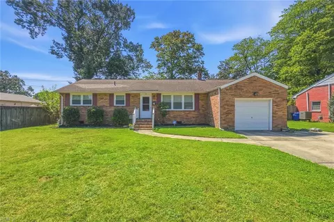 52 Middlesex Rd, Newport News, VA 23606