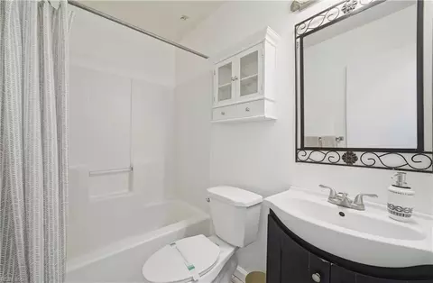 Bath - 7133 Brendan Ct, Gloucester, VA 23061 photo 2 of 2