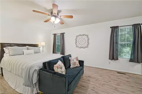 Bedroom - 7133 Brendan Ct, Gloucester, VA 23061 photo 2 of 4