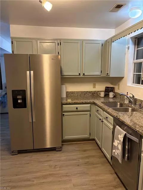 Kitchen - 7133 Brendan Ct, Gloucester, VA 23061 photo 1 of 4