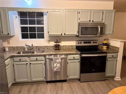 Kitchen - 7133 Brendan Ct, Gloucester, VA 23061 photo 4 of 4