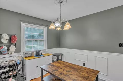 Dining - 508 Middleboro Ter, Hampton, VA 23661 photo 2 of 2