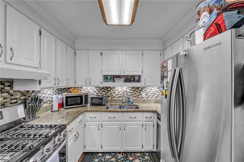 Kitchen - 508 Middleboro Ter, Hampton, VA 23661 photo 2 of 2