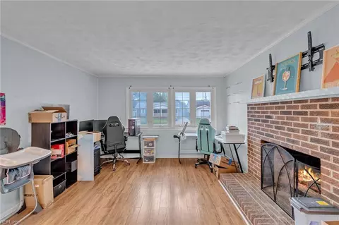 Living - 508 Middleboro Ter, Hampton, VA 23661 photo 3 of 4