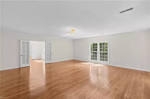 Living - 7492 Devon Lane, Manassas, VA 20112 photo 7 of 7